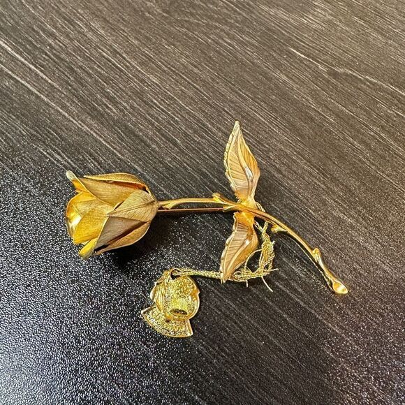 Vintage signed Giovanni Gold Tone Rose Brooch! - Picture 5 of 9